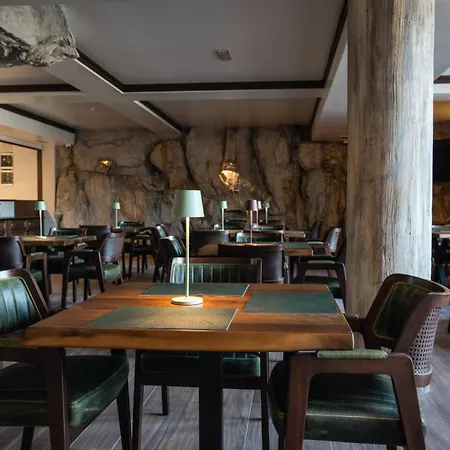 San Ξενοδοχείο με διαμερίσματα 4*